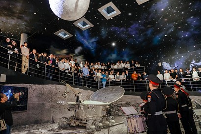 Посвящение учеников московских школ, участвующих в городском проекте «Инженерный класс в московской школе», в отряд «Космический класс»